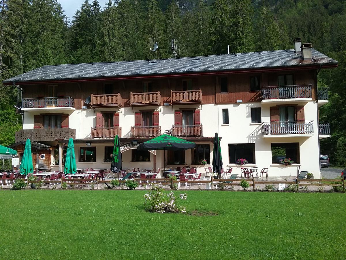 Logis Hotel Les Sapins Montriond Eksteriør bilde